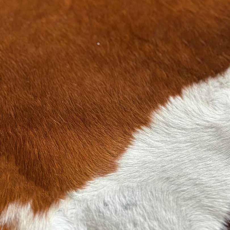 Tapete Bovino Natural Vermelho e Branco I VB066