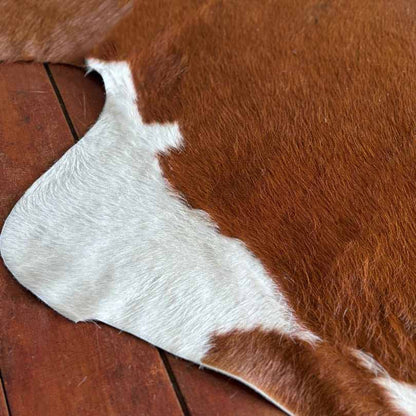 Tapete Bovino Natural Vermelho e Branco I VB066