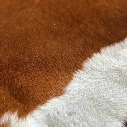 Tapete Bovino Natural Vermelho e Branco I VB066